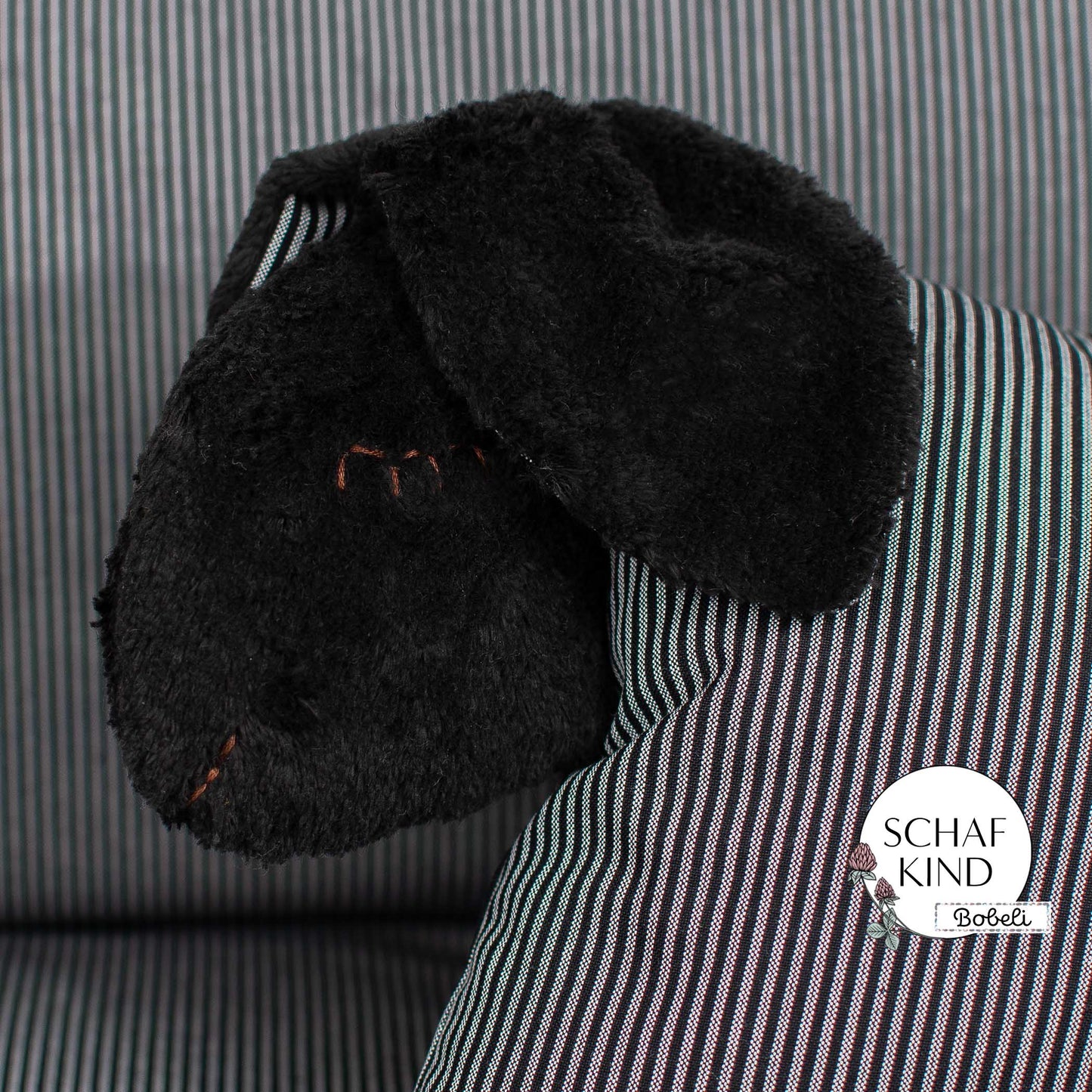Schlafschaf 90 Schwarz mit Streifen - Bobeli Kuschelkissen