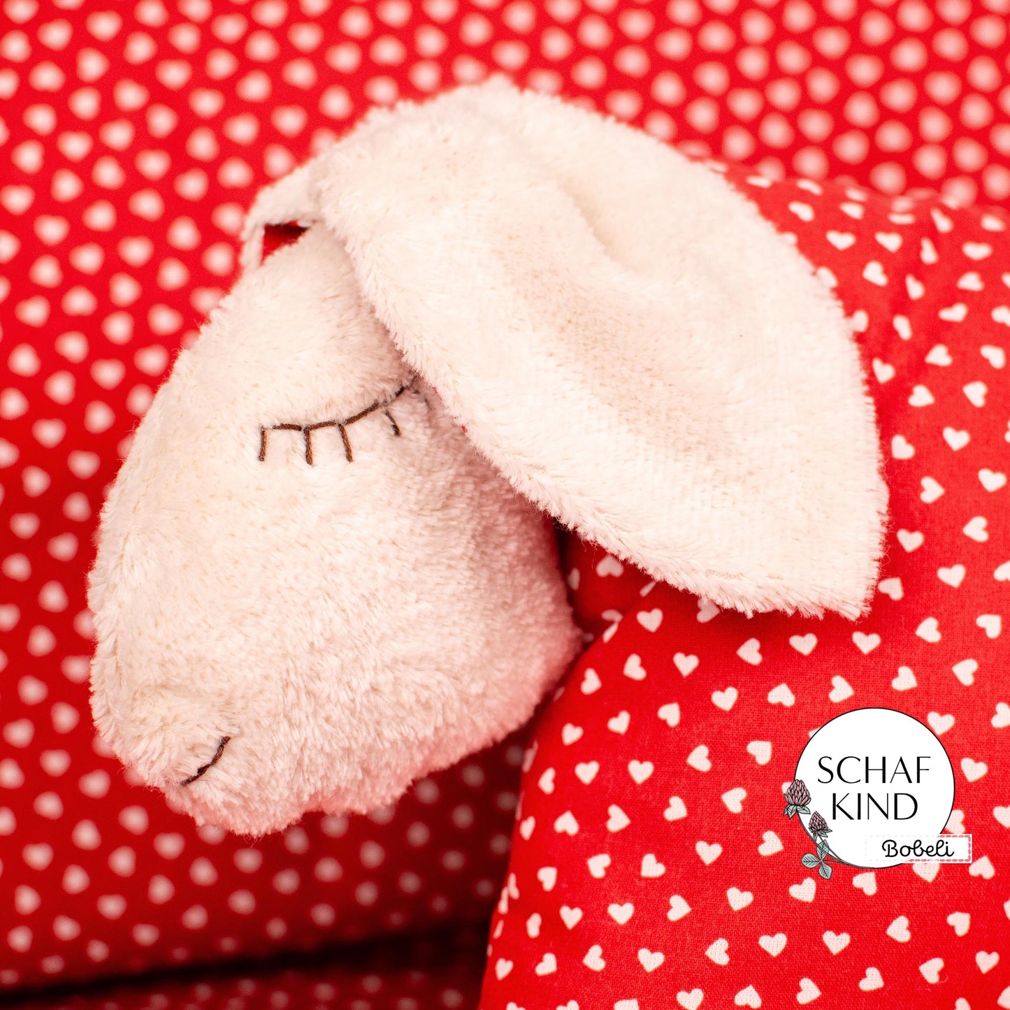 Schlafschaf 32 Rot mit Herzchen - Bobeli Kuschelkissen