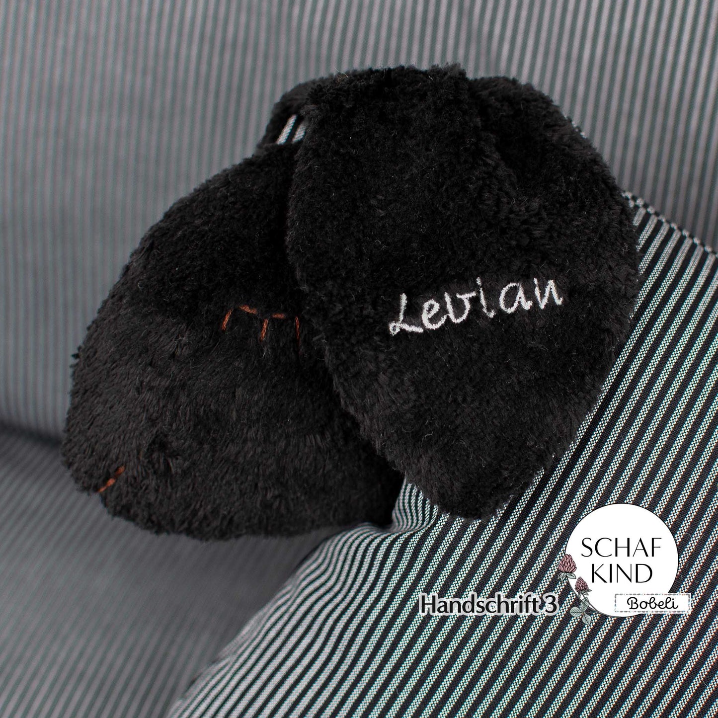 Schlafschaf 90 Schwarz mit Streifen - Bobeli Kuschelkissen